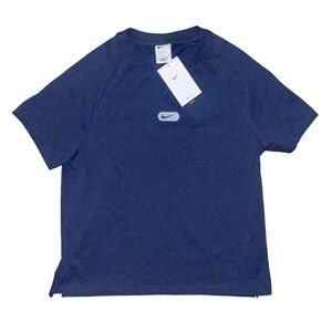 Nike NWT navy blue center logo kid’s T-shirt boy’s size medium